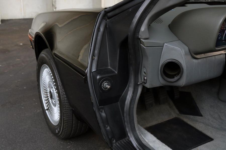 Детали экстерьера DeLorean DMC-12 in Black 1981 года  (фото 102 из 207)